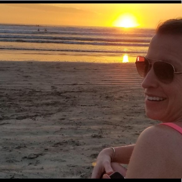 Meet your Posher, Jessica - Picture 1 of 1